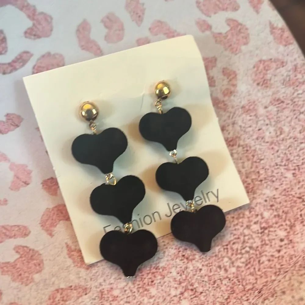 NWT Faux Velvet Triple Heart Dangle Drop Earrings *LIGHTWEIGHT*
